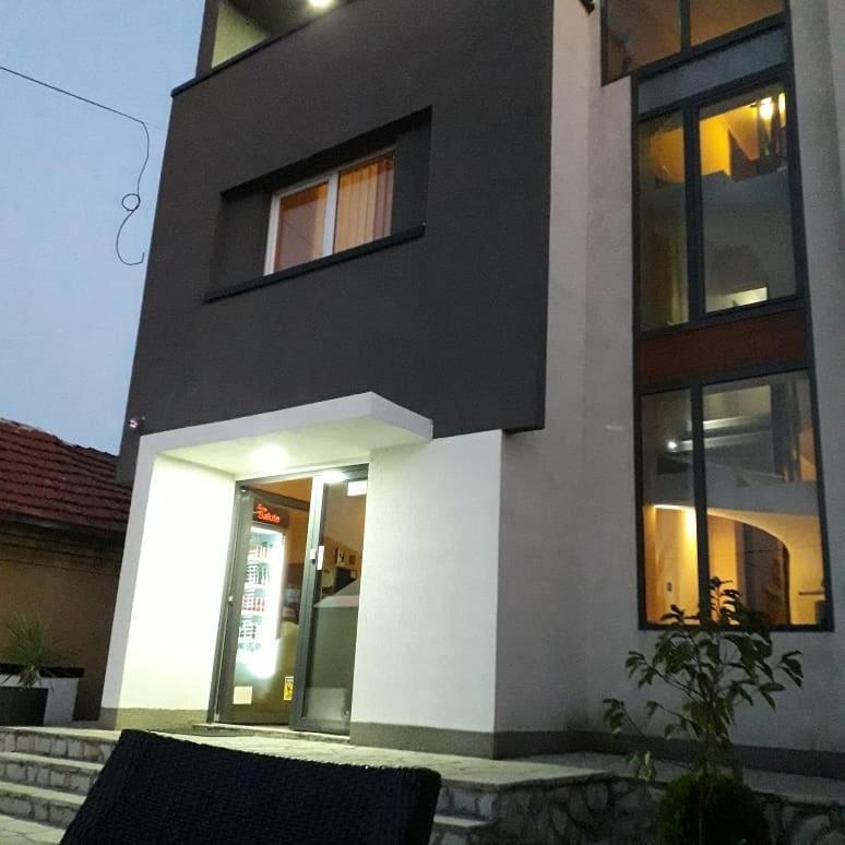 Guest House Vila Salute นิส ภายนอก รูปภาพ